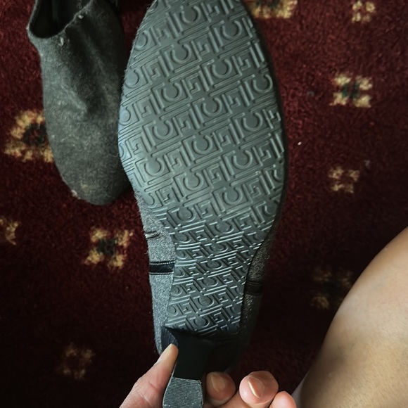 Liz, Claiborne, gray and black heel bootie with a small zip on the side - Picture 4 of 5